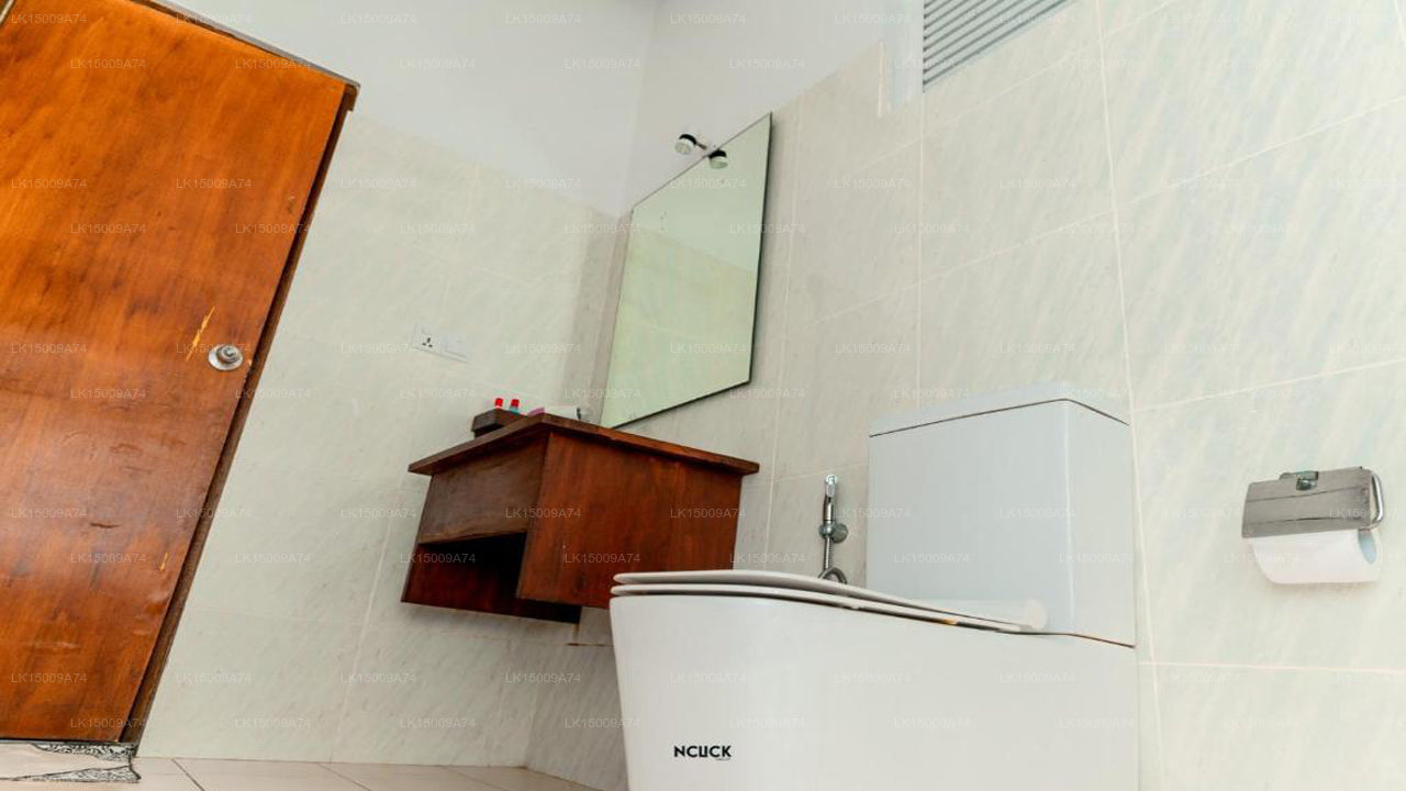 Kristallpalast, Ahangama