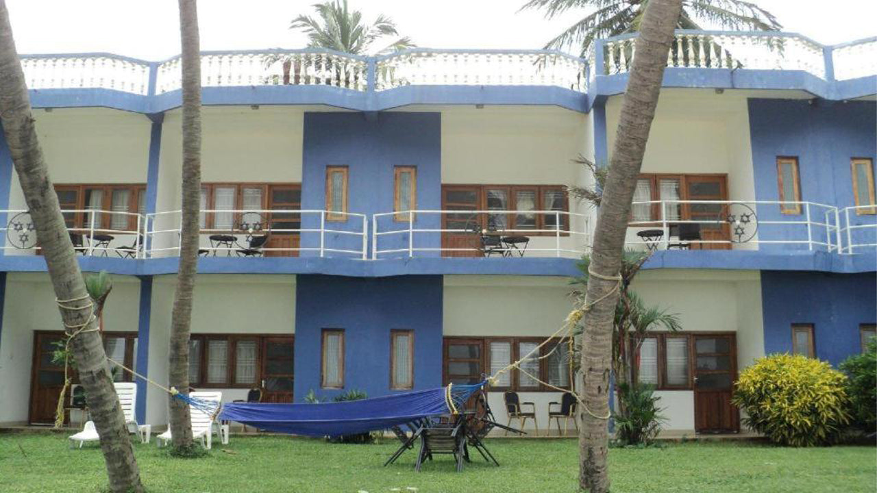 Neues Tri-Star Beach Hotel, Arungama