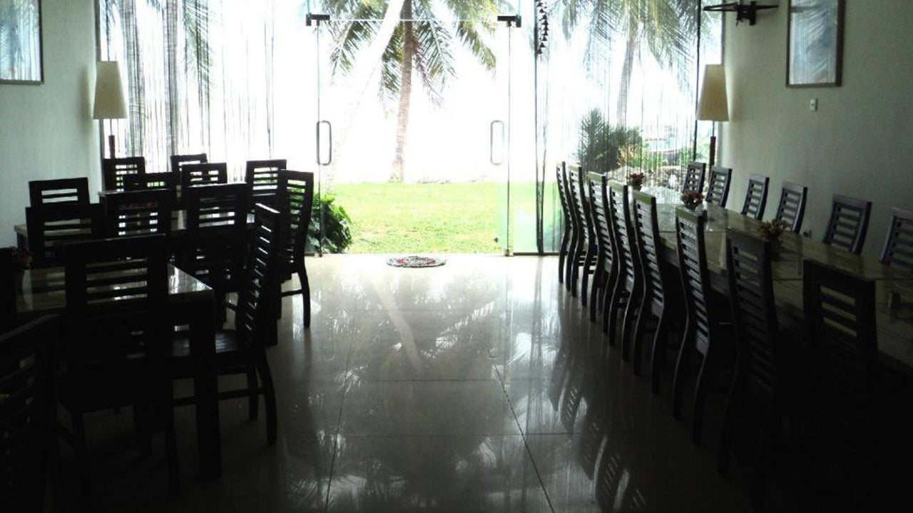 Neues Tri-Star Beach Hotel, Arungama