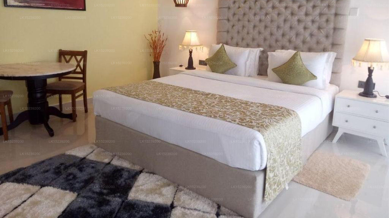 Das Grand Leisure Village, Auradapura