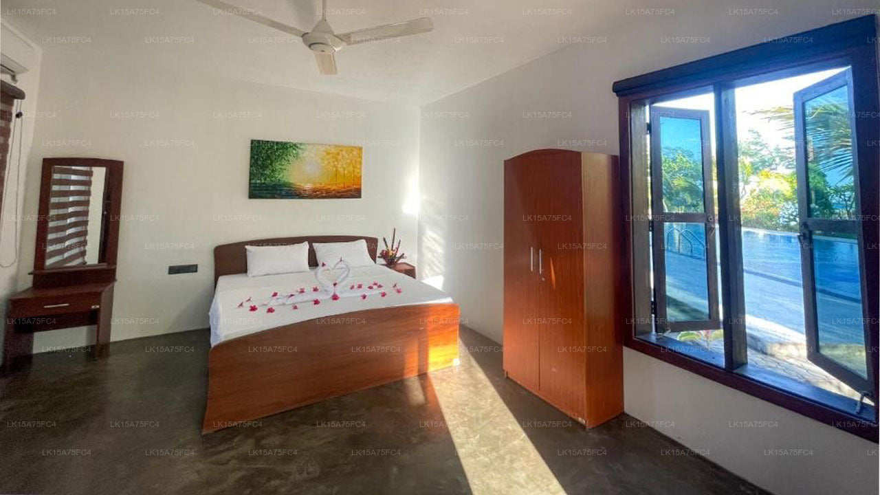 Whiskey Point Surf Cabana, Pottuvil