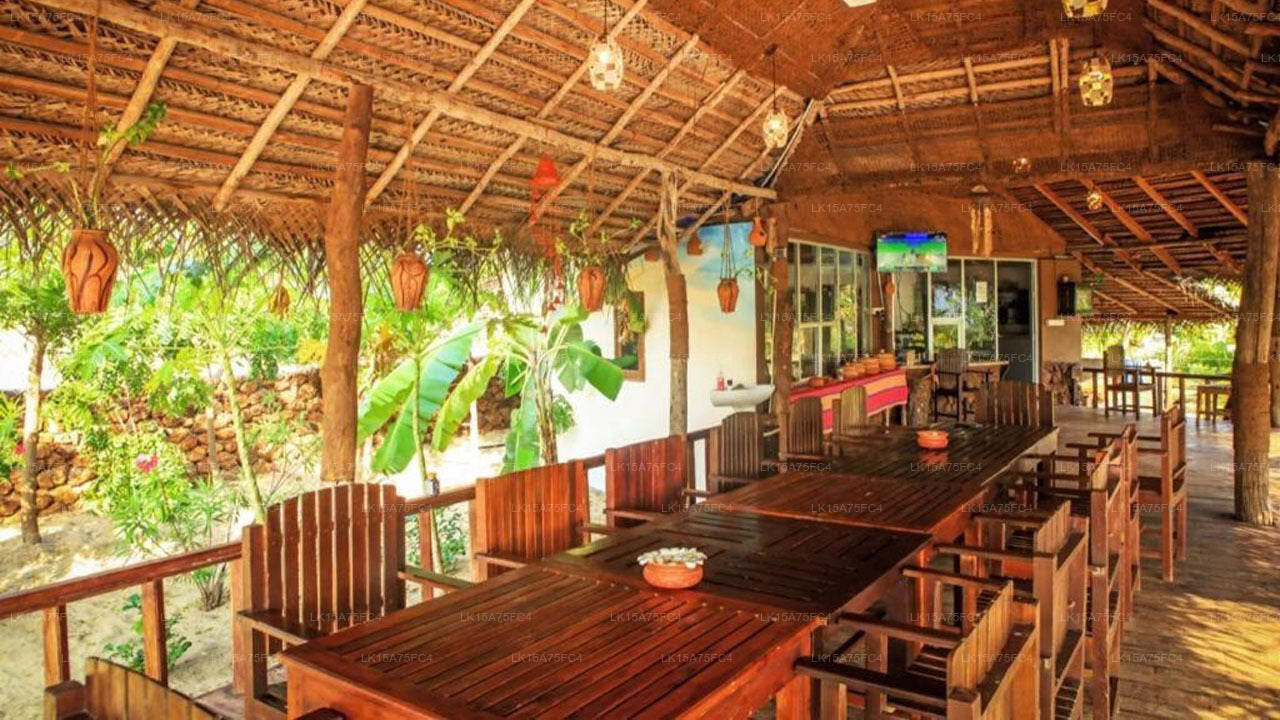 Whiskey Point Surf Cabana, Pottuvil