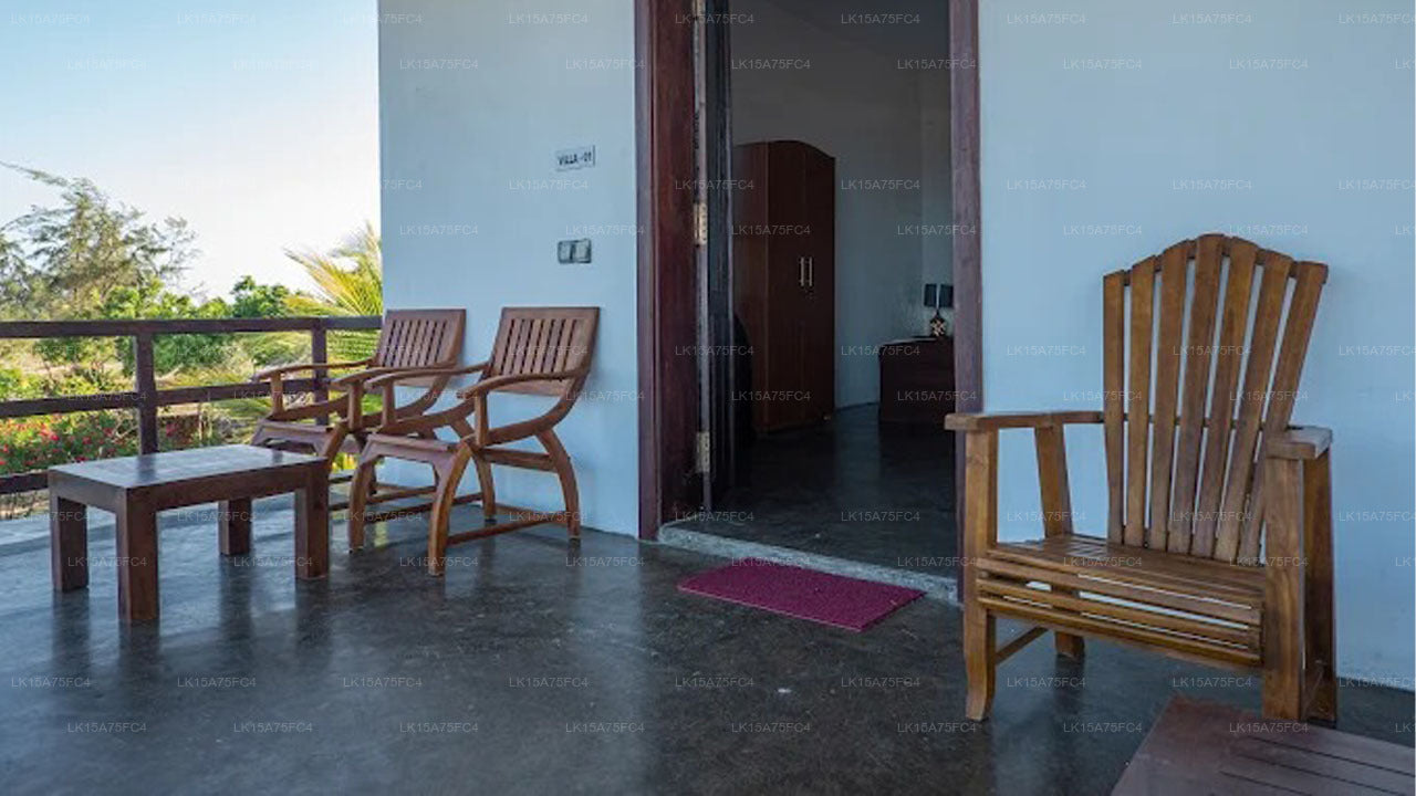 Whiskey Point Surf Cabana, Pottuvil