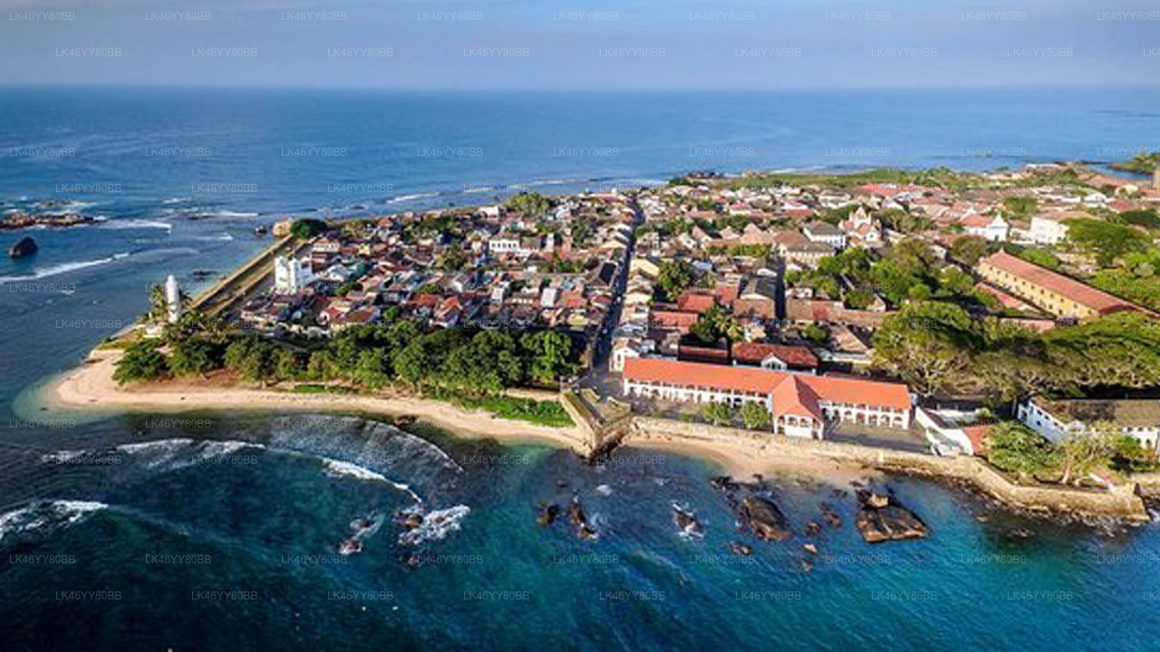 Malerische Galle mit dem Flugzeug vom Flughafen Koggala (KCT)