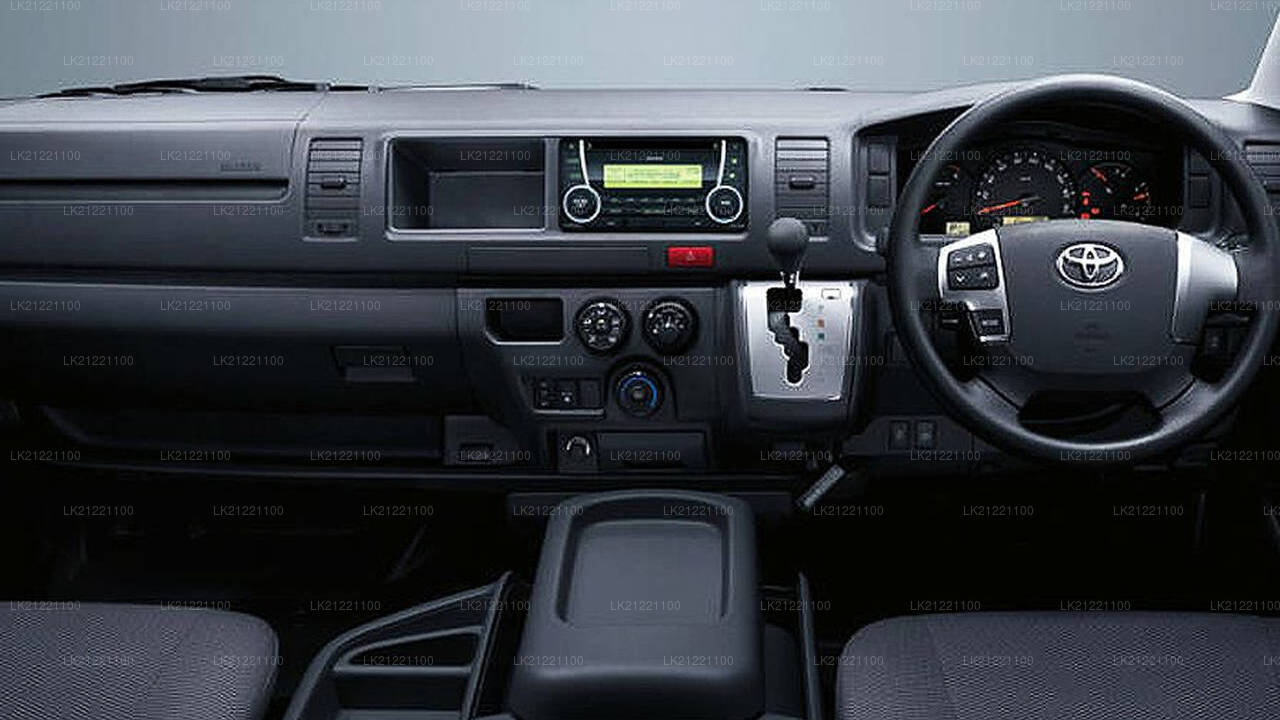 Toyota Regius Standard Van (Selbstfahrer)