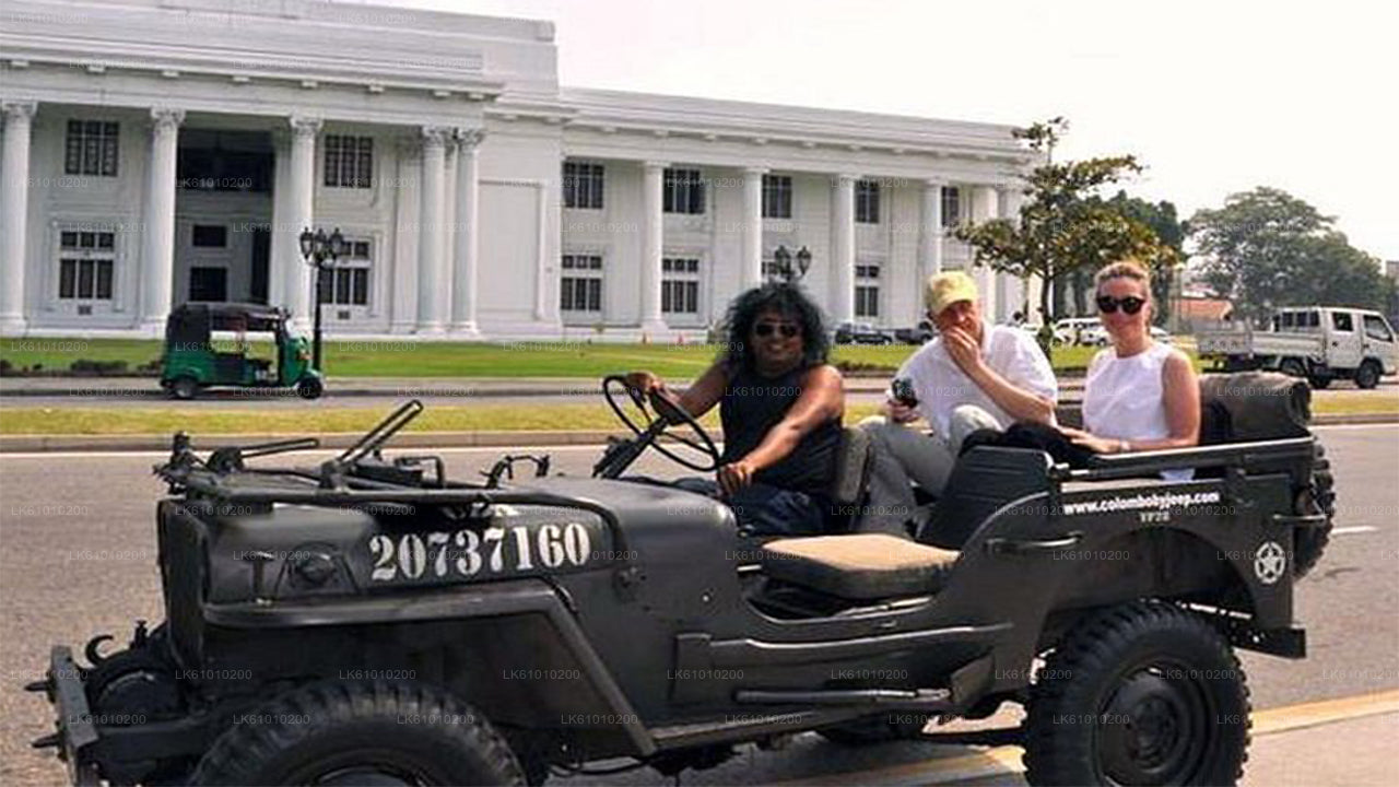 Stadtrundfahrt durch Colombo mit dem War Jeep