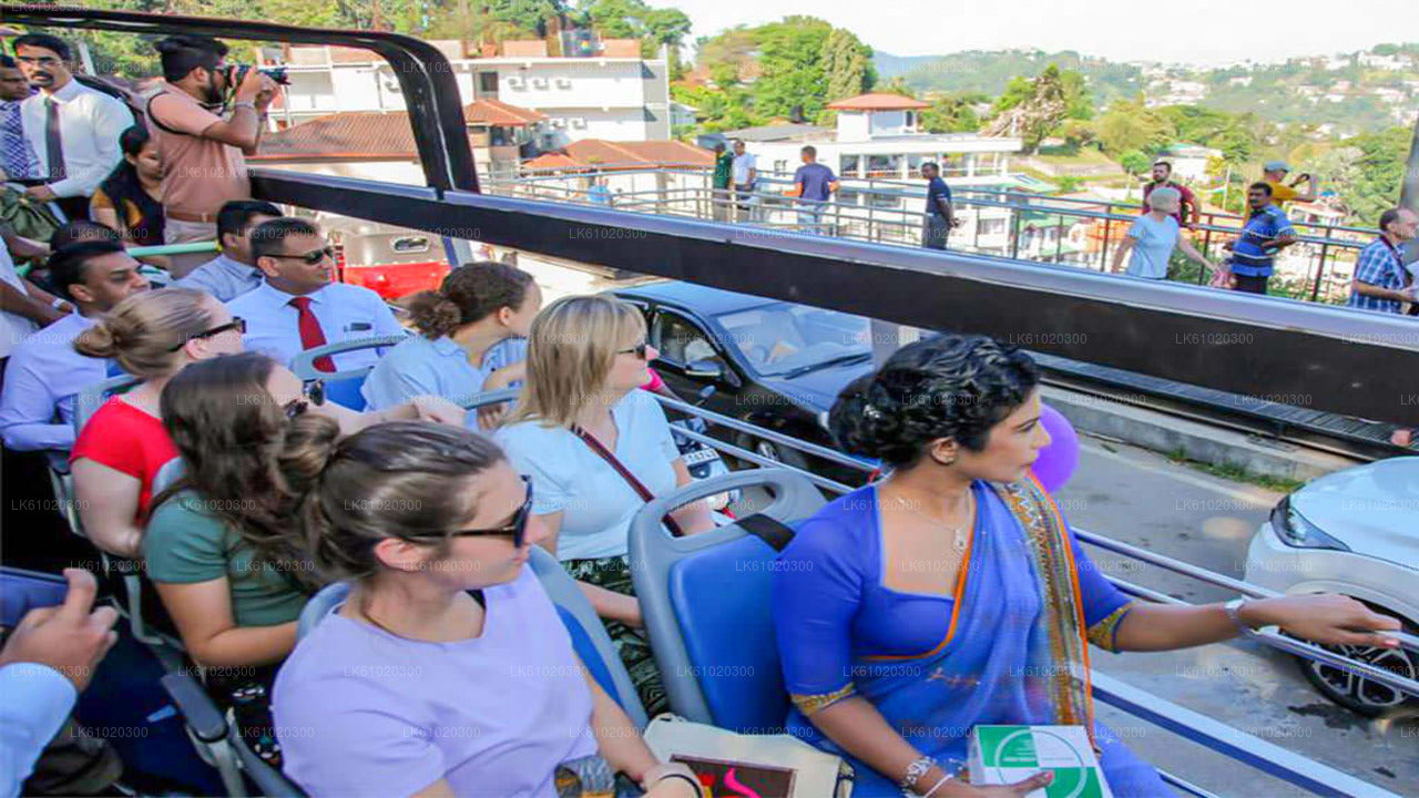 Stadtrundfahrt durch Kandy im offenen Bus