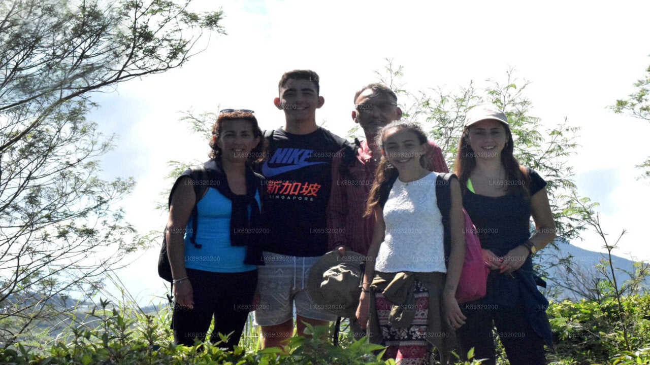 Dorfrundfahrt im klassischen Jeep ab Habarana