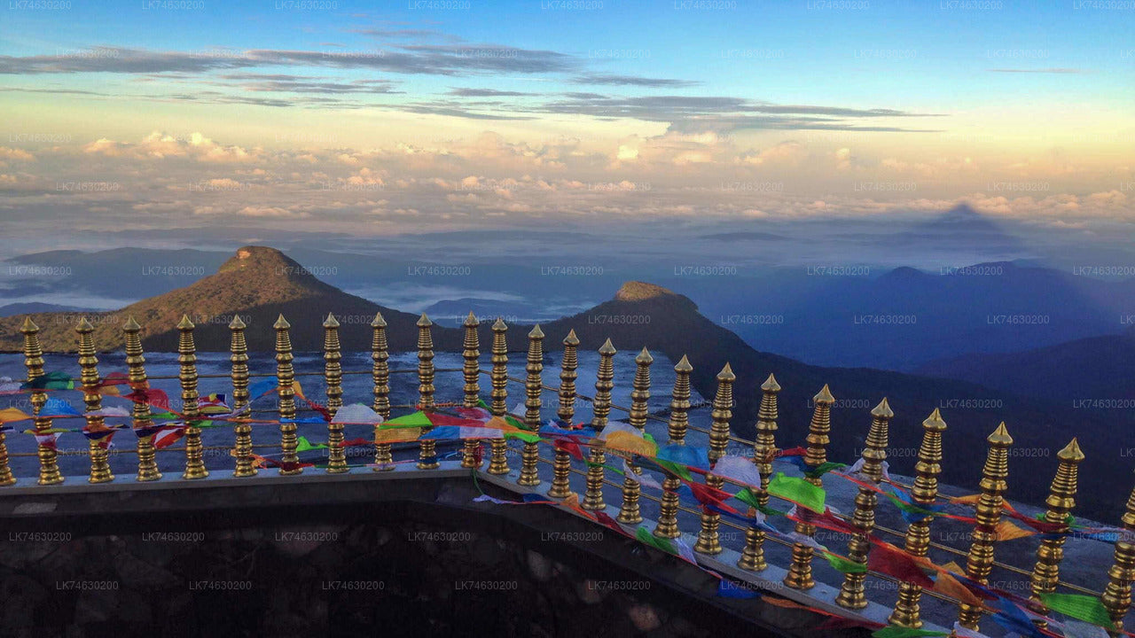 Außerhalb der Saison Wanderung zum Adam's Peak von Nallathanniya aus