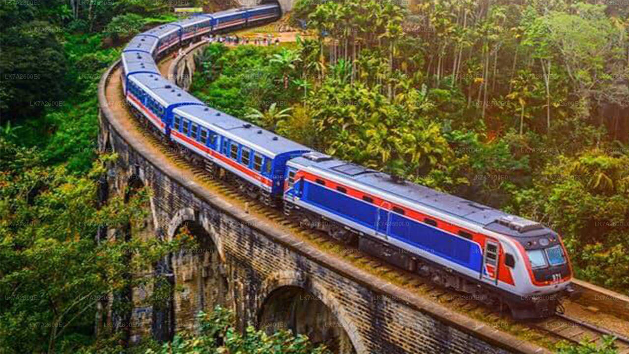Weiterfahrt von Peradeniya nach Badulla (Zug Nr. 1001 „Denuwara Menike“)
