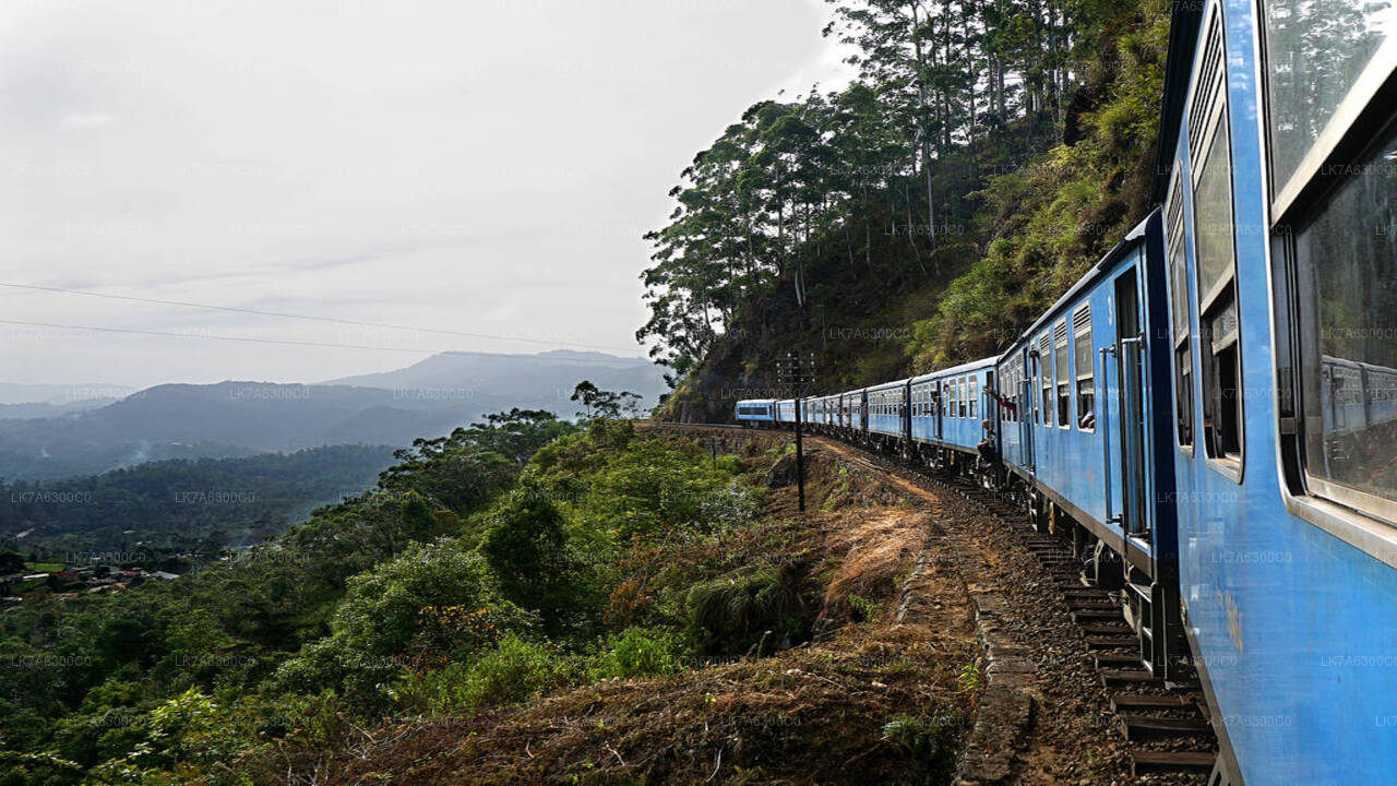 Weiterfahrt mit dem Zug von Badulla nach Kandy (Zug Nr. 1006 „Podi Menike“)