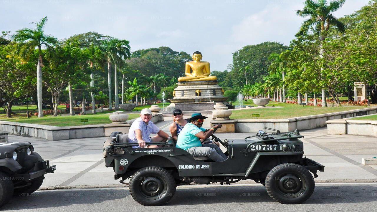 Stadtrundfahrt durch Colombo mit dem Kriegsjeep ab dem Hafen von Colombo
