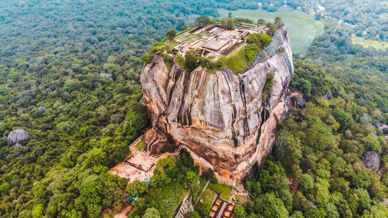 Entdecken Sie Sigiriya mit dem Hubschrauber von Ratmalana aus
