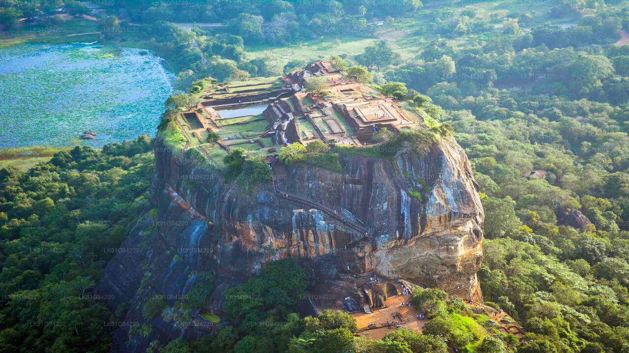 Entdecken Sie Sigiriya mit dem Hubschrauber von Ratmalana aus