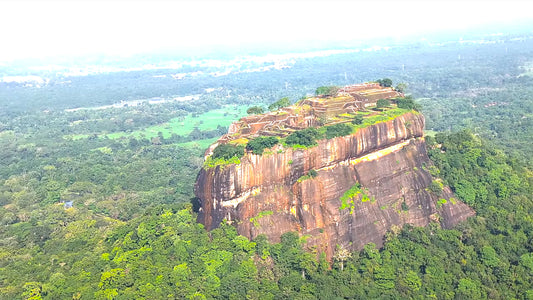Entdecken Sie Sigiriya mit dem Hubschrauber von Colombo City