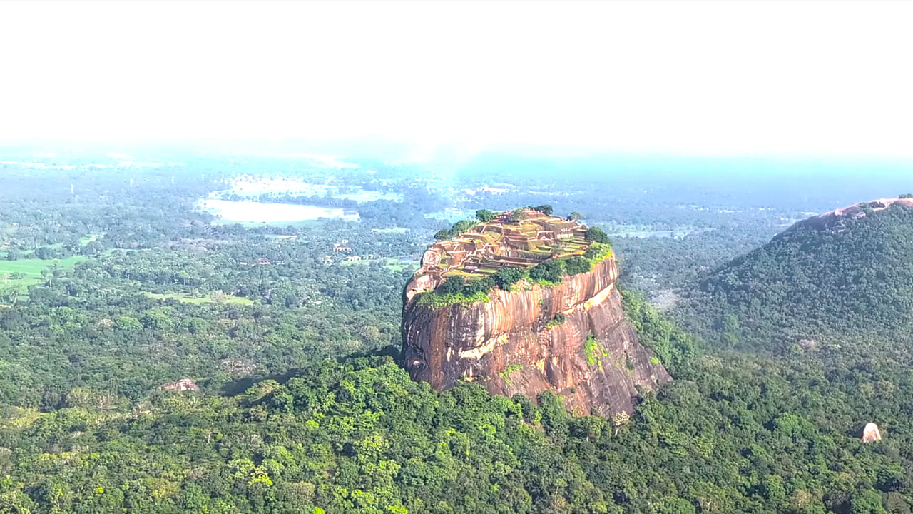Entdecken Sie Sigiriya mit dem Hubschrauber von Colombo City