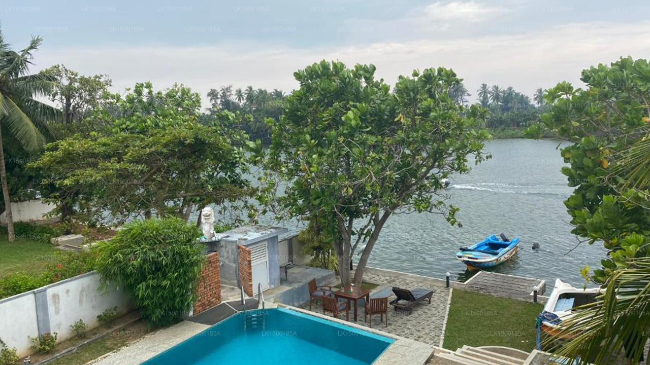 Flussufer, Aluthgama
