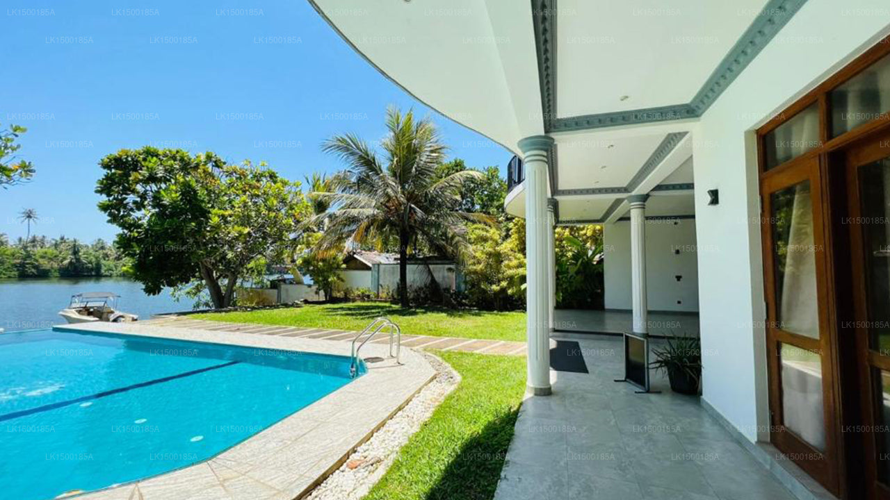 Flussufer, Aluthgama