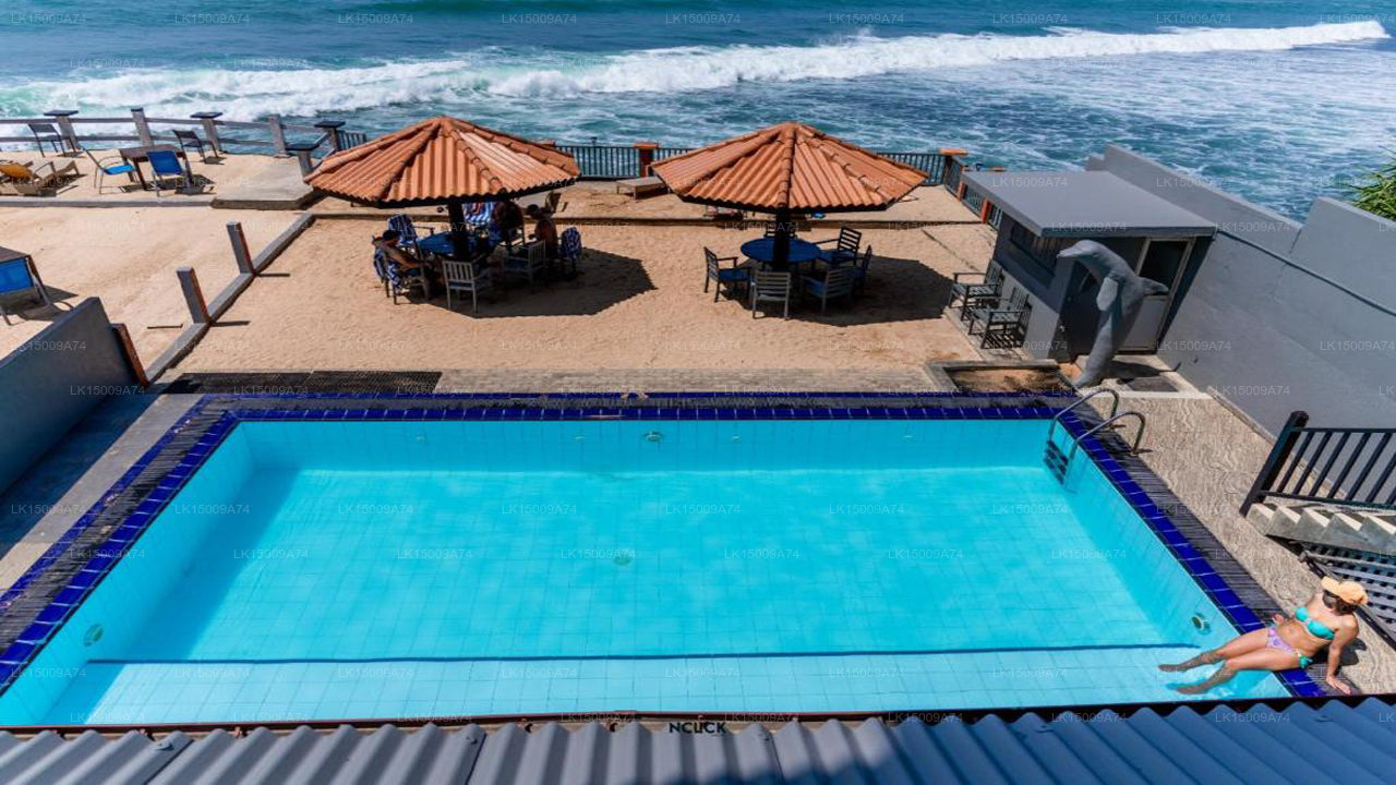 Kristallpalast, Ahangama