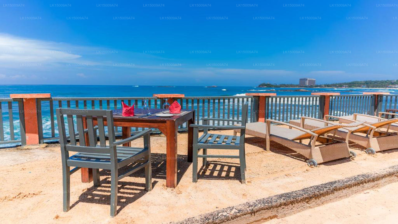 Kristallpalast, Ahangama