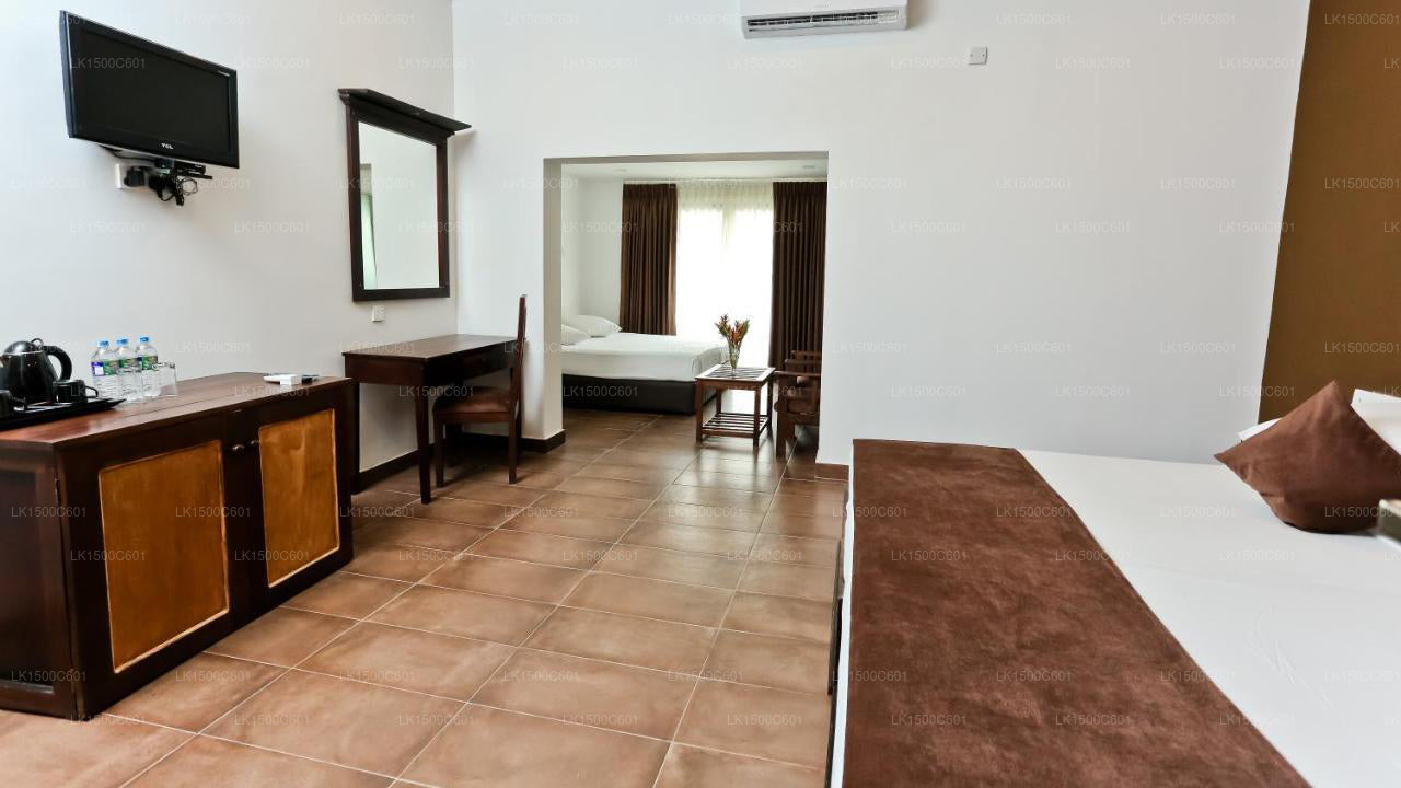 Golden Star Beach Hotel, Negombo 