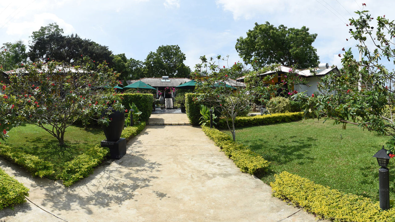 Flower Garden Lake Resort, Tissamaharama 