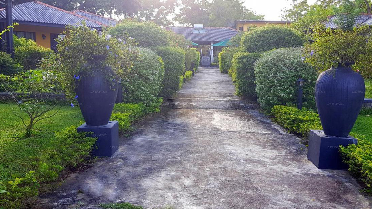Flower Garden Lake Resort, Tissamaharama 