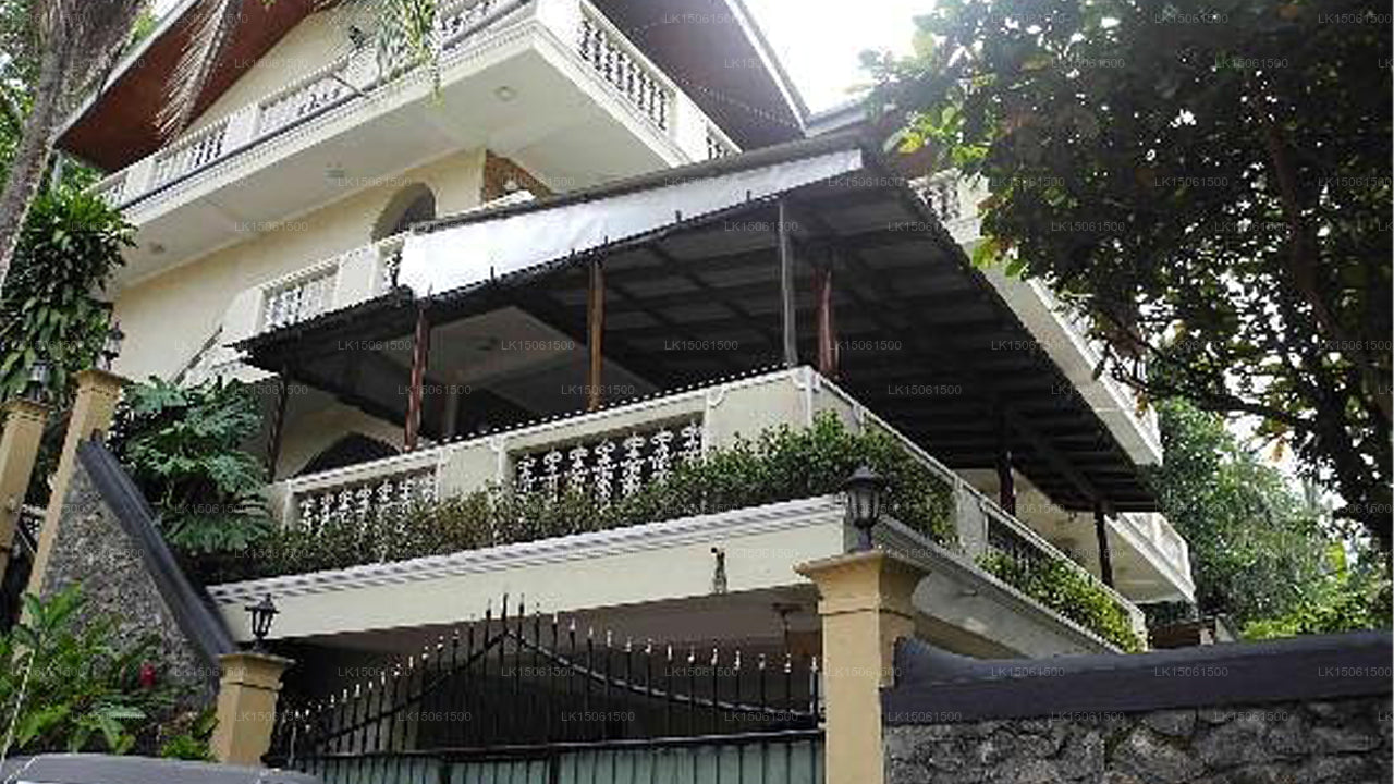 Die Villa im Paradies, Unawatuna