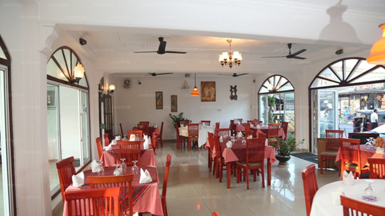 Oasis Beach Resort, Negombo 