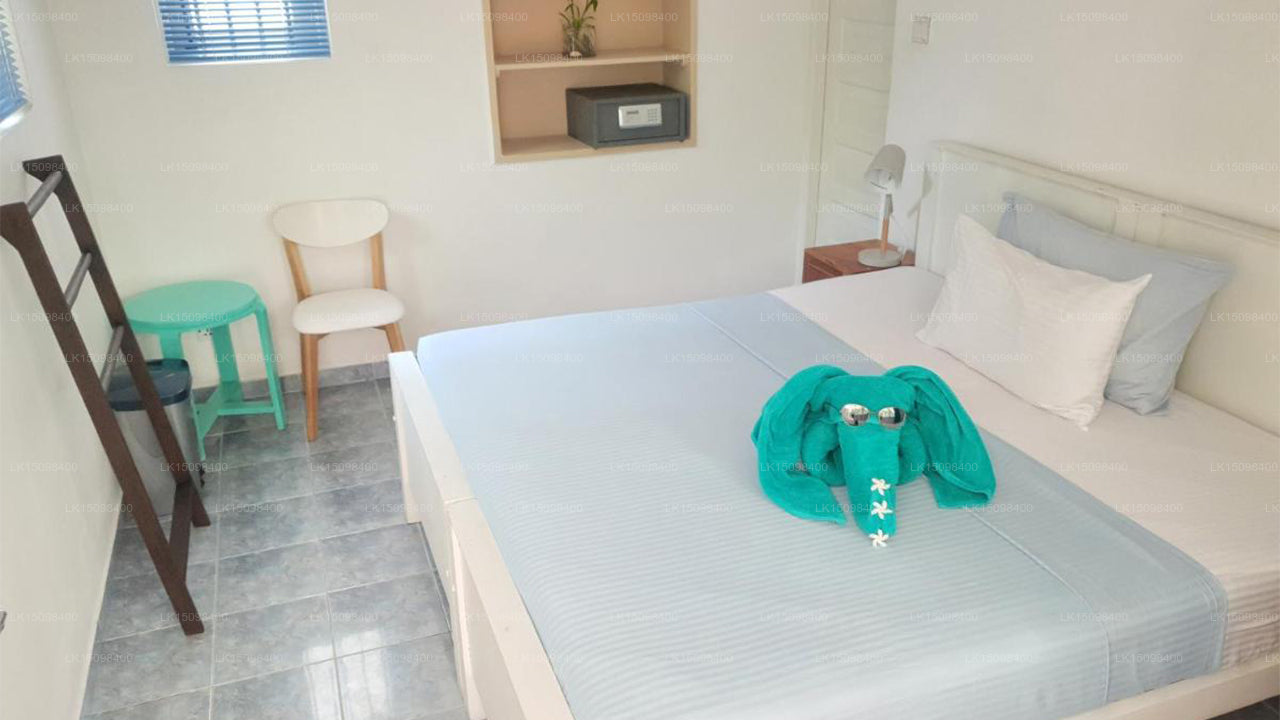 Neela's Guest House &amp; Beach Restaurant, Hikkaduwa 