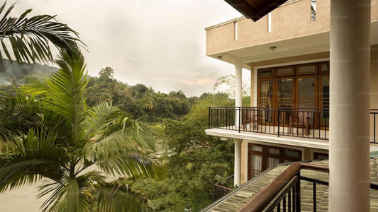 Bungalow mit Flussblick, Kandy