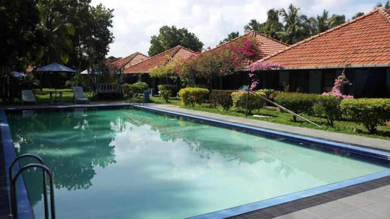 Neues Tri-Star Beach Hotel, Arungama