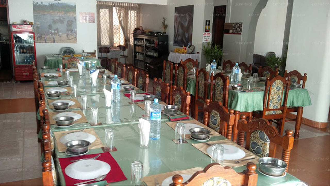 Senathilaka Guest Inn &amp; Restaurant, Puttalam