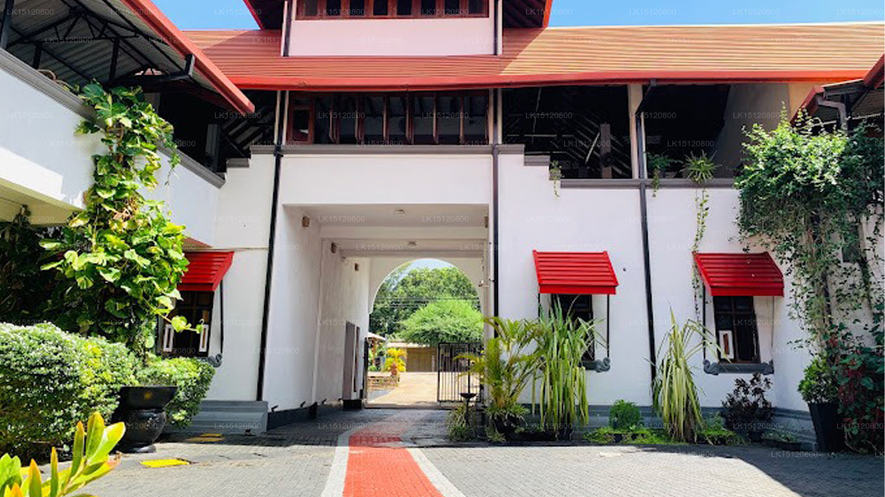 Triangle Hotel, Anuradapura