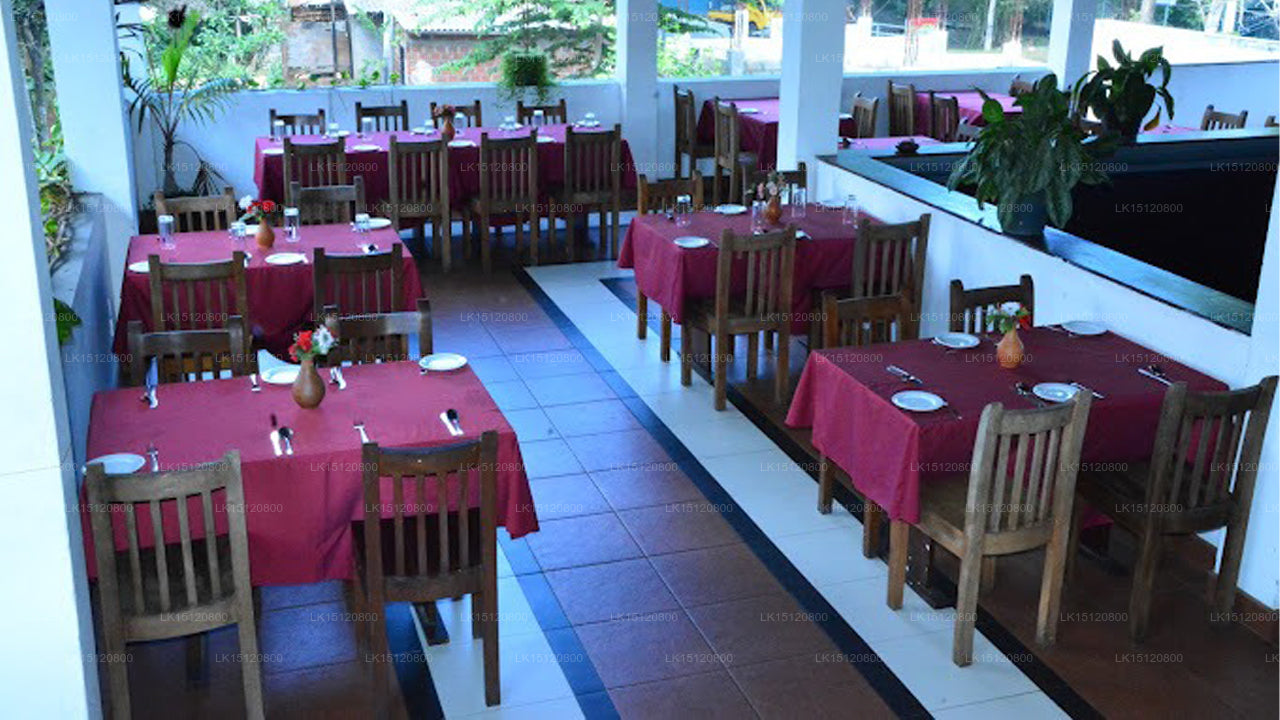 Triangle Hotel, Anuradapura