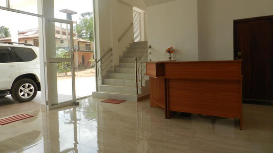 Das Paradise Hotel, Kurunegala
