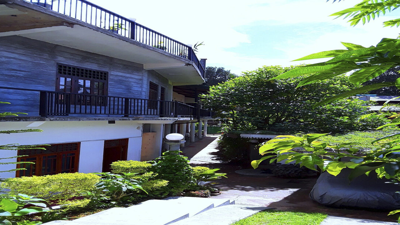 Ella Grand Peak, Ella 