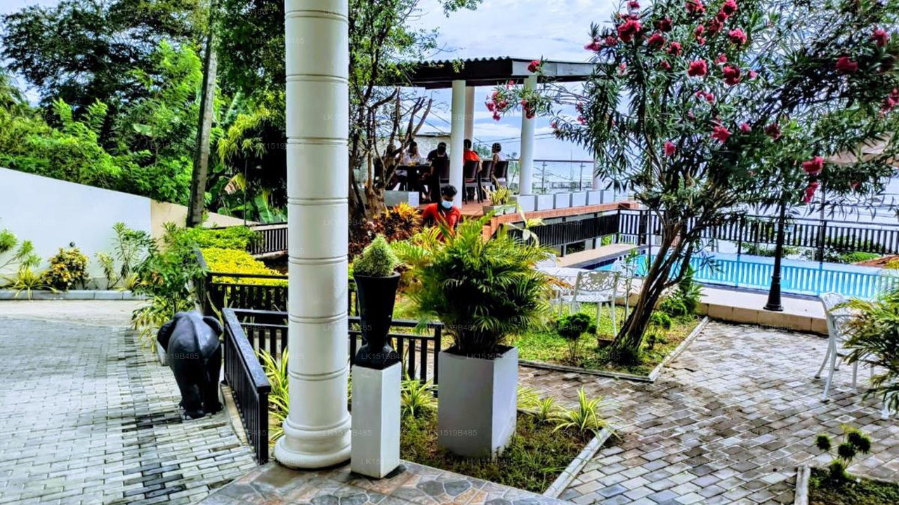 Queens Beach Hotel, Tangalle 