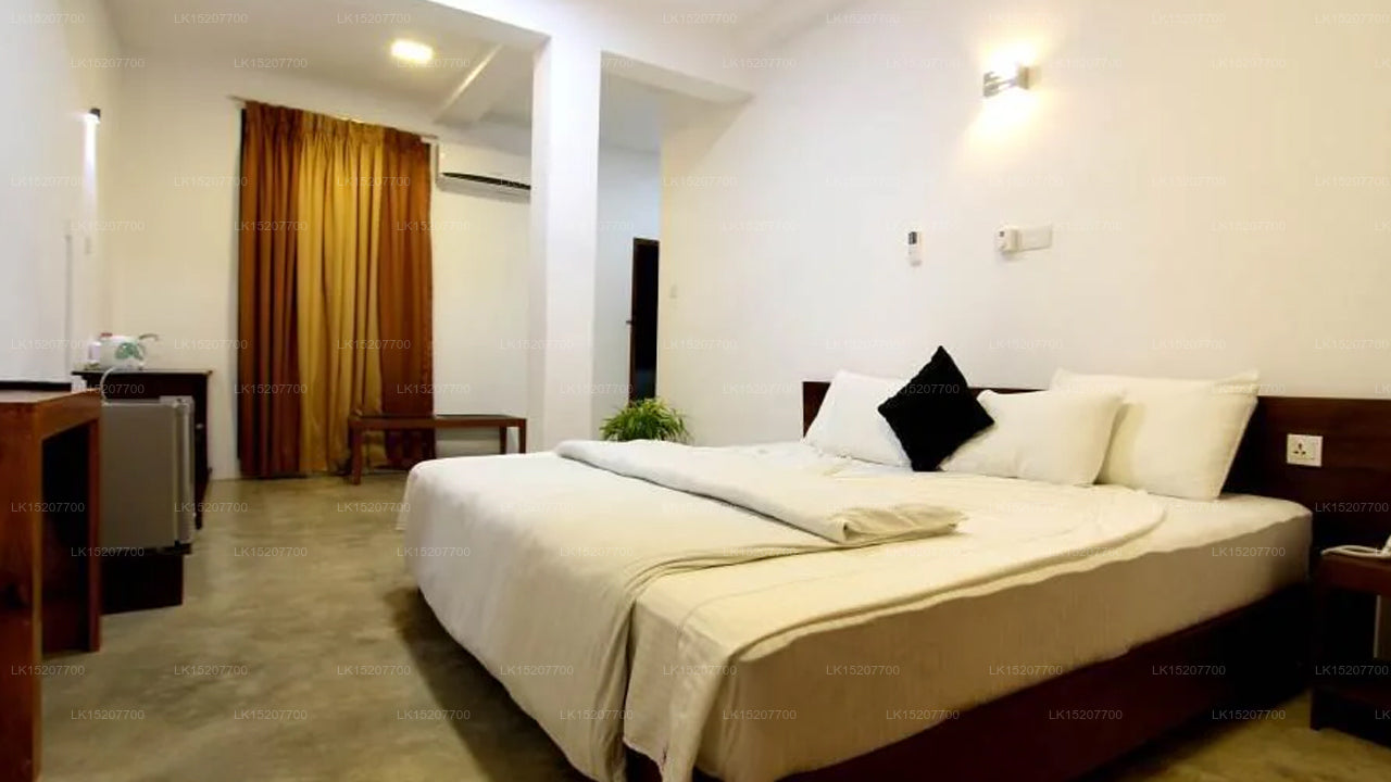 Ella Rock House, Ella 