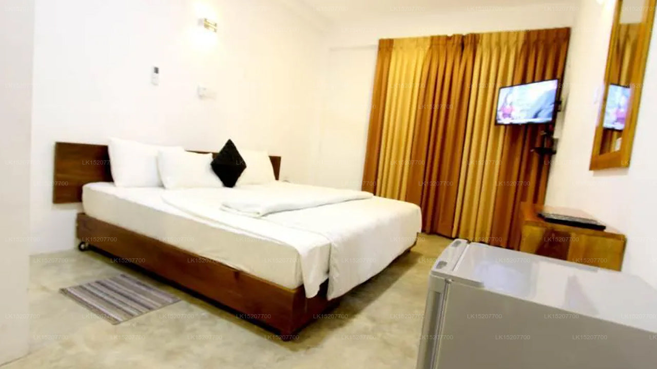 Ella Rock House, Ella 