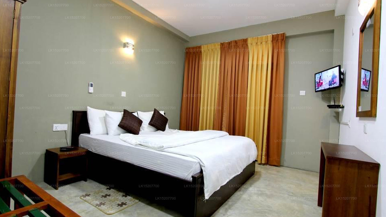 Ella Rock House, Ella 