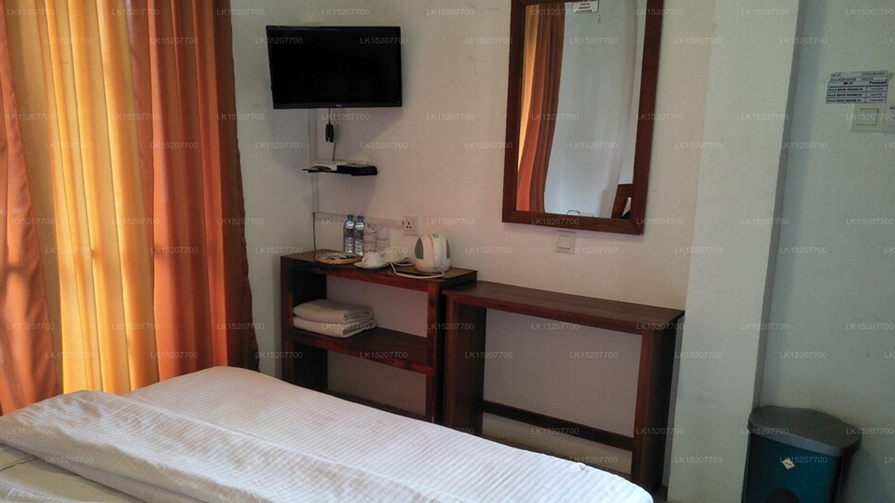 Ella Rock House, Ella 