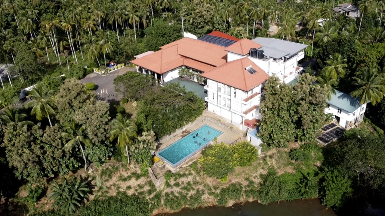 Grindlays Regency, Alawwa 