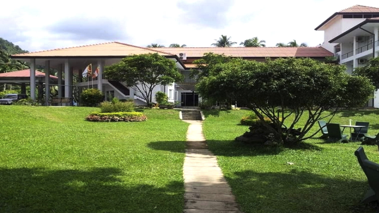 Grindlays Regency, Alawwa 