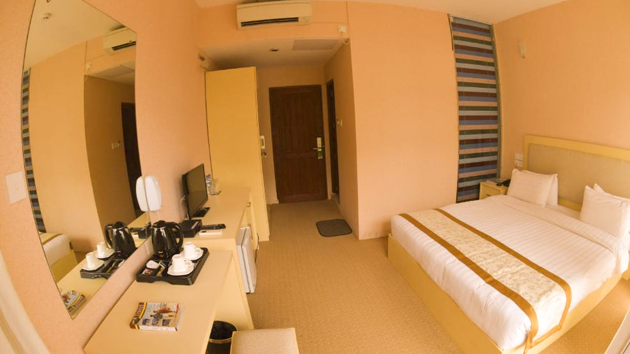 Grindlays Regency, Alawwa 