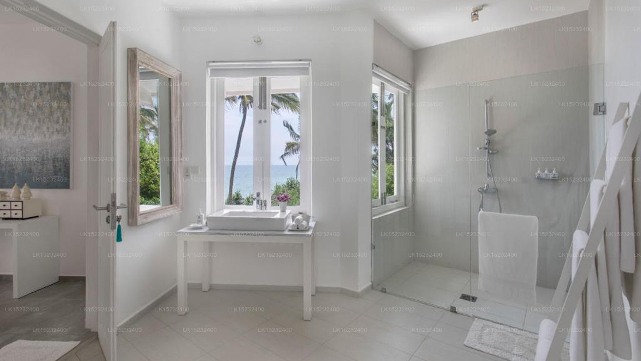 Die Sandalen von Edwards Collection, Hikkaduwa