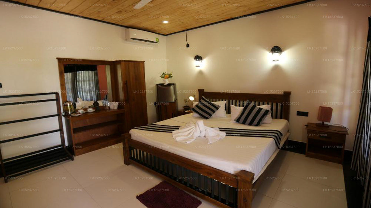 Öko-Hotel Black &amp; White, Anuradhapura