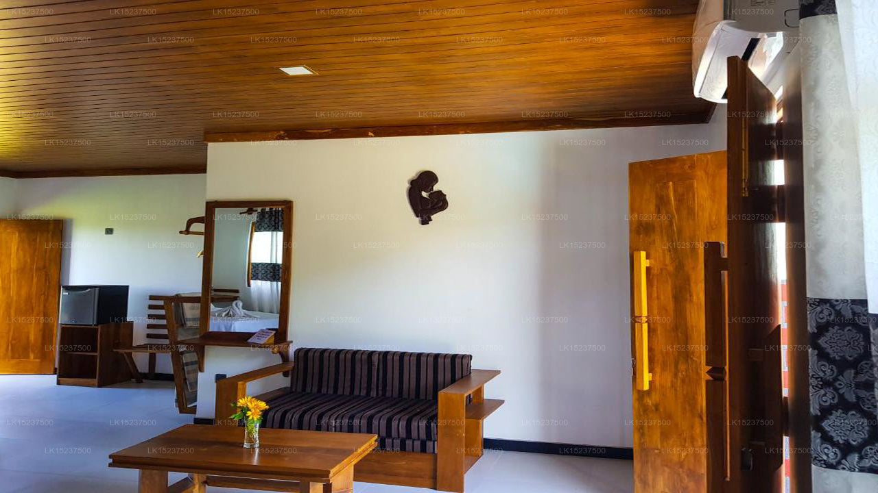 Öko-Hotel Black &amp; White, Anuradhapura