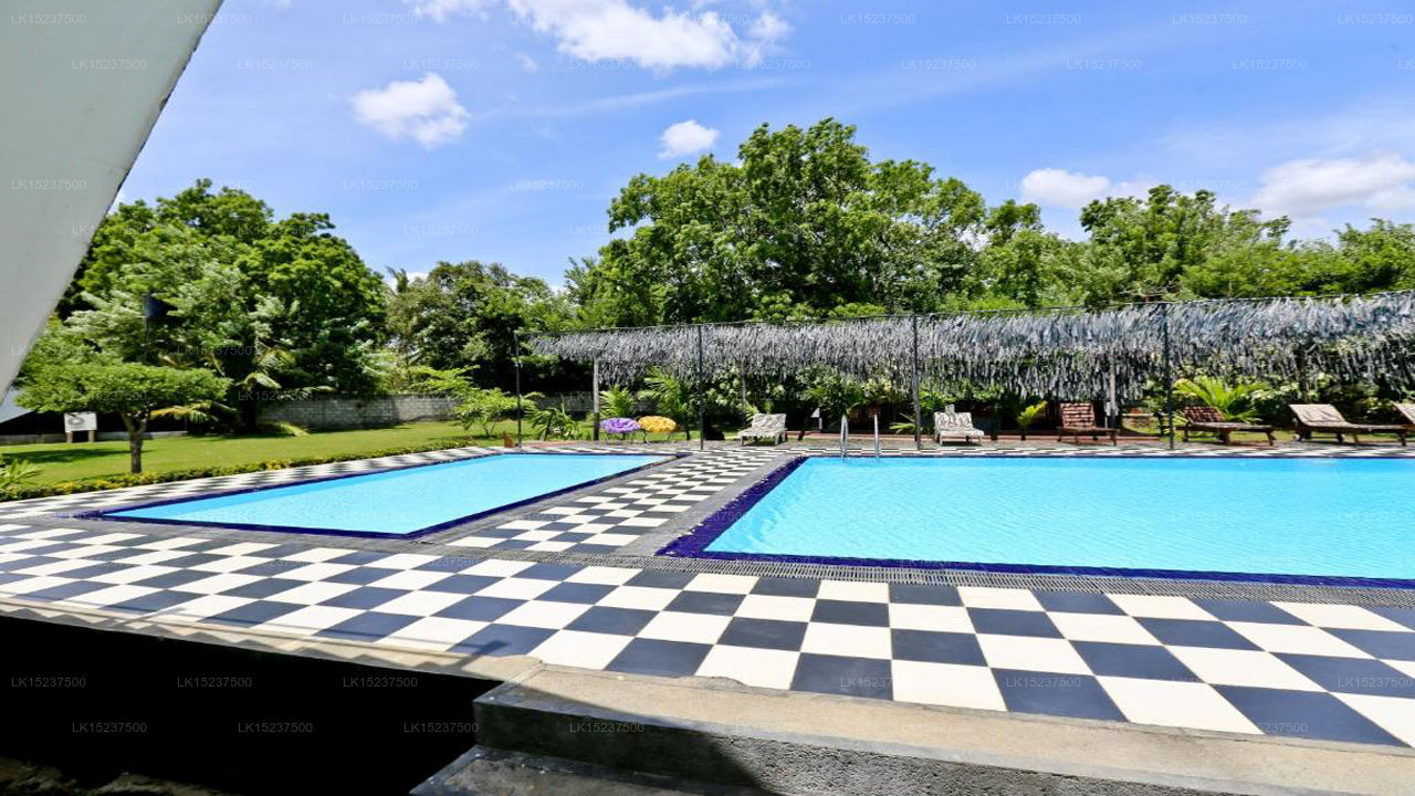 Öko-Hotel Black &amp; White, Anuradhapura