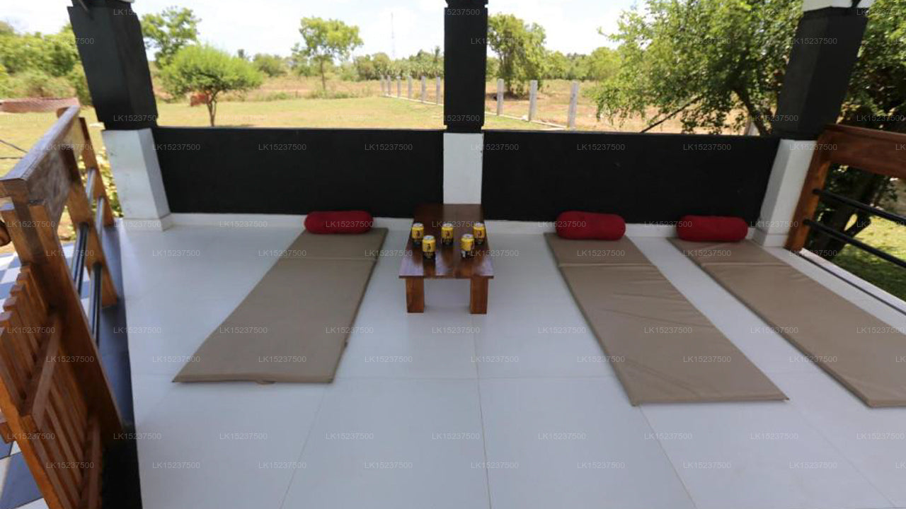 Öko-Hotel Black &amp; White, Anuradhapura